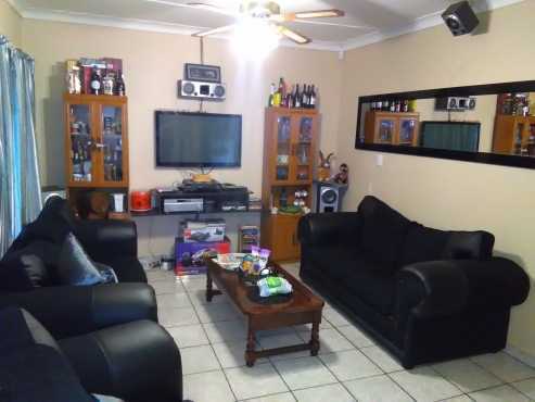 3 Bedroom, 2 Bathroom house for rent in Kemptonpark