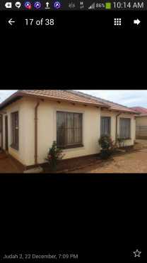 3 bedroom 75m2 house in willomanor for rent