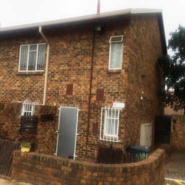 3 Bedroom Duplex For Sale in Garsfontein