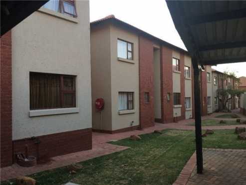 3 bedroom duplex in Bluestream Villas, Garsfontein for sale