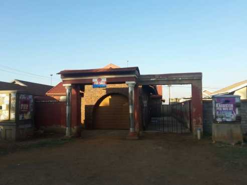 3 bedroom house for sale at Mngadi section katlehong