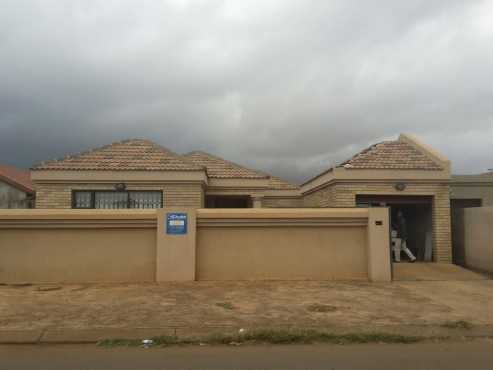 3 bedroom house for sale at Paradis park vosloorus