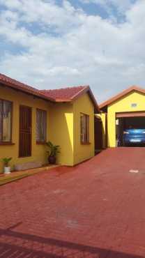 3 Bedroom House for sale in Birch Arces