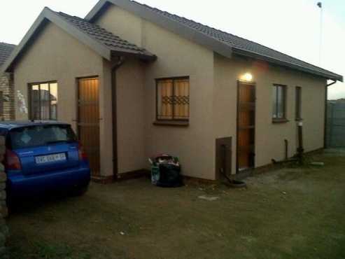 3 BEDROOM HOUSE NEAR SCHOOLS AND MAIN ROAD AVAILABLE
