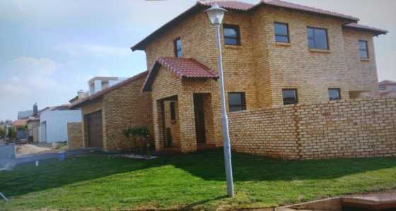 3 Bedroom House to Rent in Silverstone Country Estate