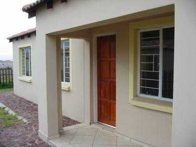 3 Bedroom house with 2 Bathrooms for Sale