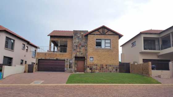 3 Bedroom house with a great view for rent in Bronkhorstbaai