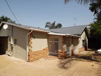 3 Bedroom House with Lapa For Sale