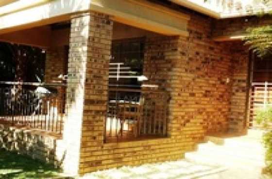 3 Bedroom simplex in upmarket complex with 24 hour security in Moreleta Park