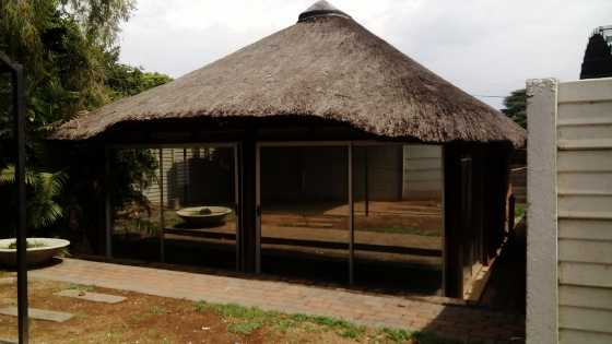 3 bedroom thatched roof unit in Capital Park