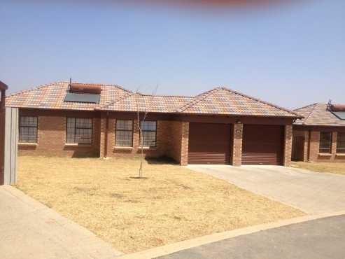 3 bedroom to rent in Amberfield