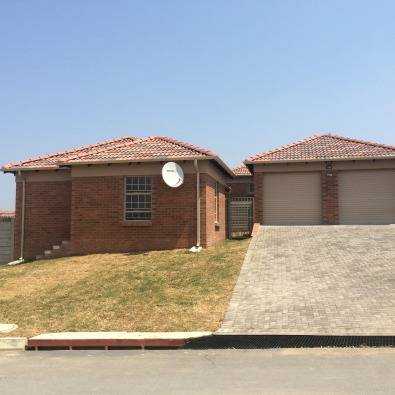 3 bedroom to rent in OLievenhoutbosch