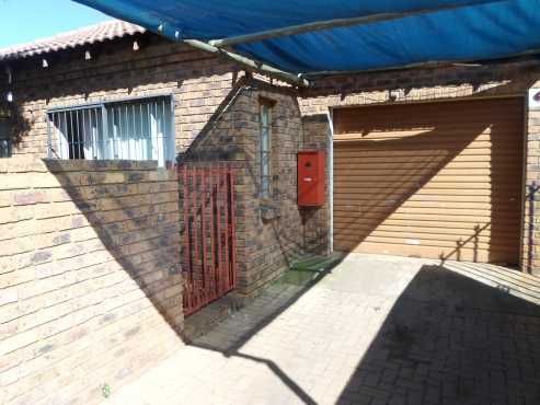 3 bedroom town house R 5500 pm
