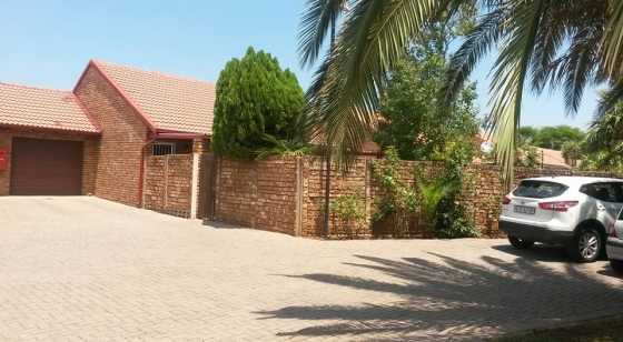 3 Bedroom Townhous Erasmuskloof R980000