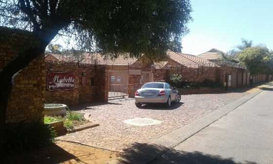 3 Bedroom Townhouse 4Sale in Zwartkop (Centurion) - R 1,065,000  (private sale)