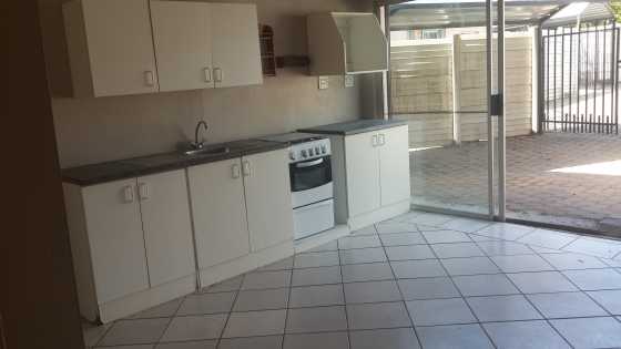 3 bedroom unit in safe complex in Capital Park