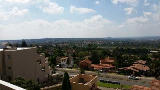 3 bedroom2bathroom Stunning Views to Sandton , Safe, Secure, Lock up and go Constantia Kloof PVT sa