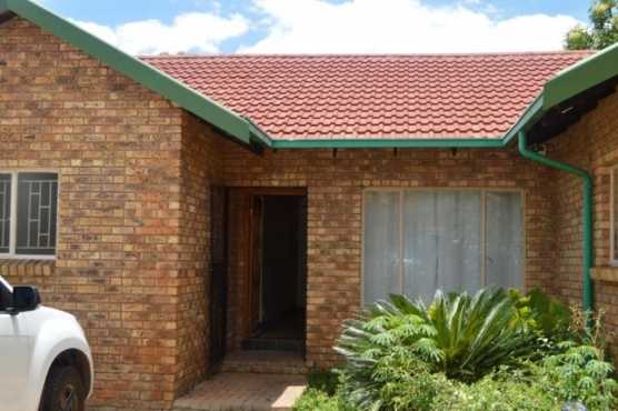3 bedrooms, 3 bathrooms and 2 living areas House to Rent in Garsfontein