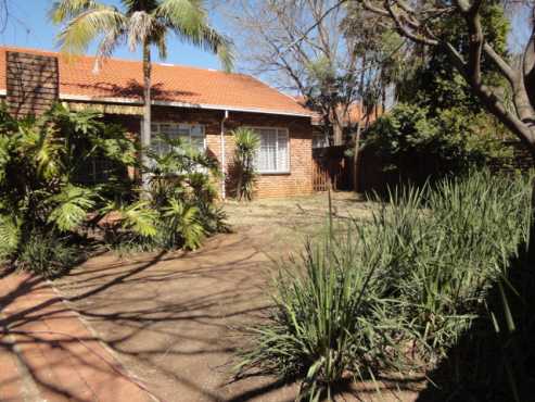 3 BEDROOMS - SPACIOUS INTERIOR - GARDEN - LOCATION