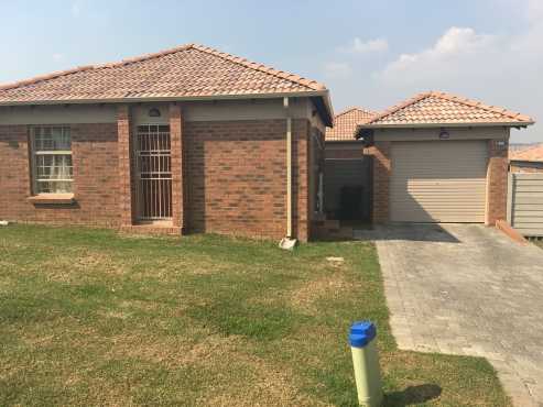 3 beroom to rent in Olievenhoutbosch