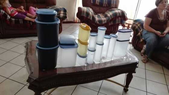 3 sakke tupperware te koop