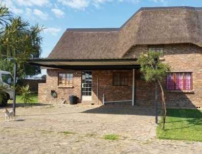 3 Slaapkamer Grasdak huis te huur op plot -Mnandi