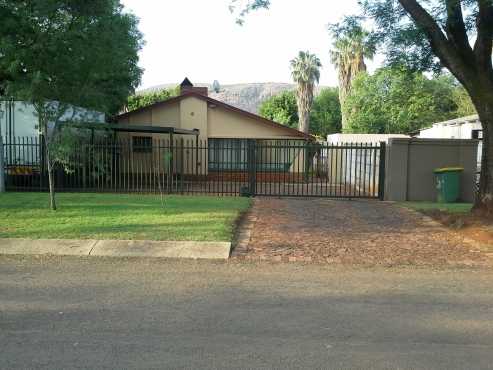 3 Slaapkamer huis te huur, Parktown EstateMayville, Moot Area, PTA.