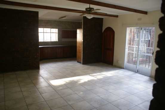 3 Slaapkamer Meenthuis, Van Riebeeck Park, Kempton Park