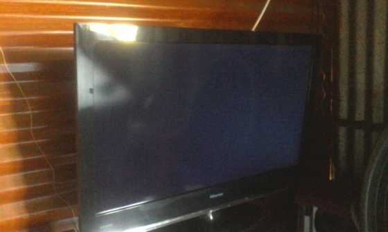 32 inch High Sense Flat screen TV