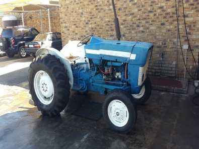 3500 FORD TRACTOR