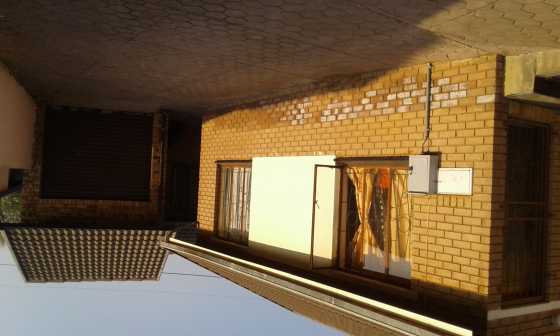 3BEDROOM HOUSE AT BLOCK F, SOSHANGUVE URGENTLY ON SALE  WITH 2OUTSIDE ROOMS