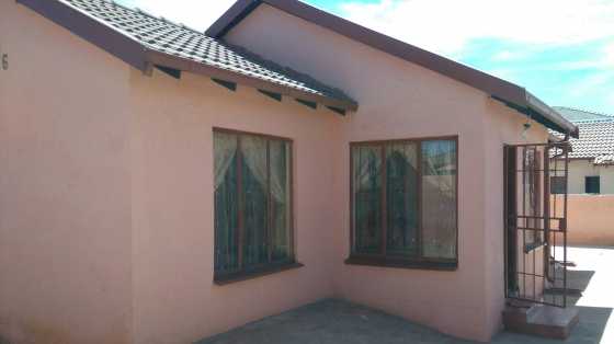 3bedroom house to rent in clayville(olifannsfontain)