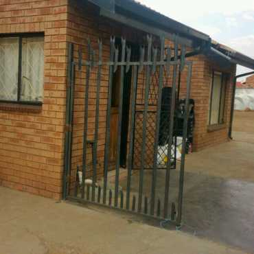 3BEDROOMS AT BLOCK DD SOSHANGUVE AVAILABLE TO RENT