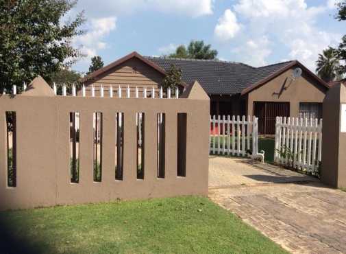 4 Bedroom house for sale in Three Rivers, Vereeniging