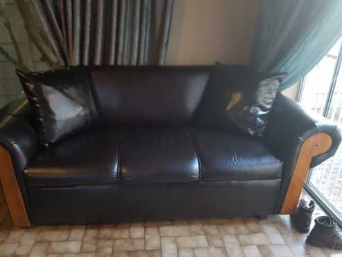 4 piece lounge suite R 5000