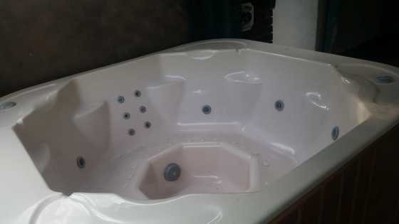 4 Seater Jacuzzi for Sale