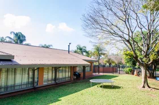 4 Slaapkamer huis  3 slaapkamer woonstel te koop in Waverley Pretoria