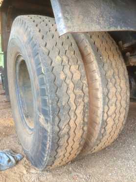 4 x 1100x20 Retread tyres