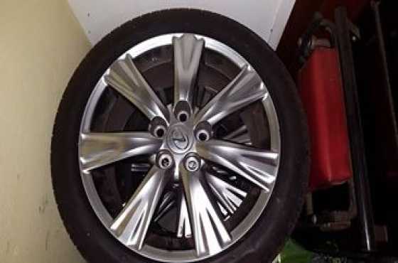 4 x 17quot 5 gat Lexus Mags met 22545R17 Pirelli Tyers, R10000.00, inbox my gerus ons is in Boksburg.