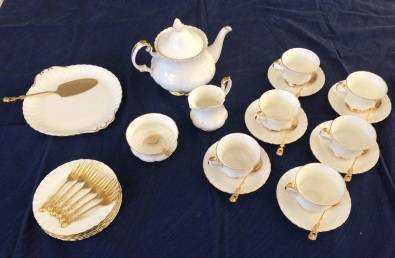 40 pc Royal Albert Val d Or Tea set