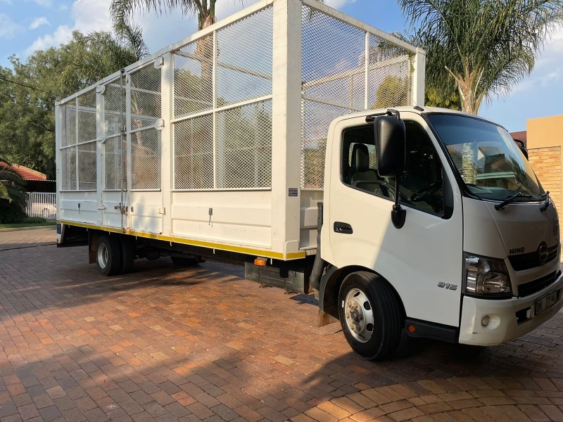 2016 Toyota Hino 300 815 with Cage Body