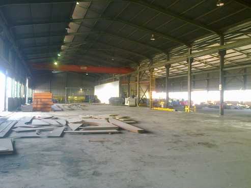 4980m2 factory with cranes to let in Germiston