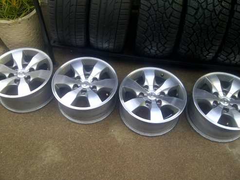 4xHilux 16 inch rims