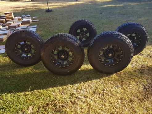 5 jeep tyres and rims for sale