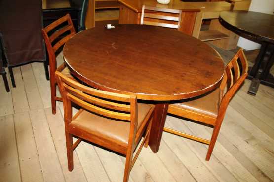 5 Piece Diningroom Set S022185C Rosettenvillepawnshop