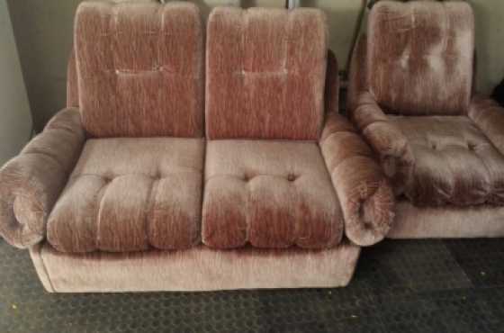 5 x seater lounge suite in good conditio