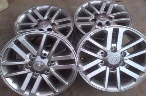 5 x Toyota Fortuna  Hilux Mags 17 inch 6 holes Set of 5 with Central Cabs for R6000.