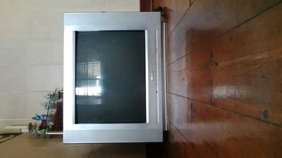 54cm MAXDORF COLOUR TV with Remote