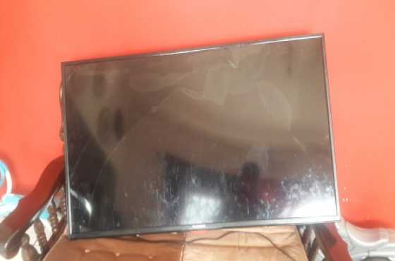 55INCH LED TELLEFUNKEN TV (broken led)