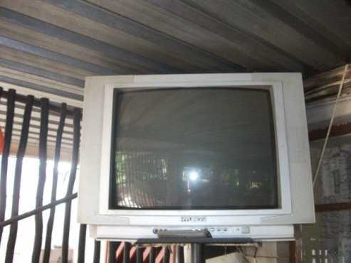 57 cm TV